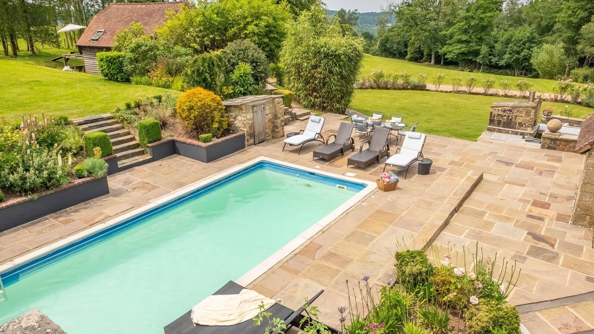 Coleman's Hatch Cottage | Kidds Hill Farm - a beautiful house sleeping 10 guests in 5 bedrooms