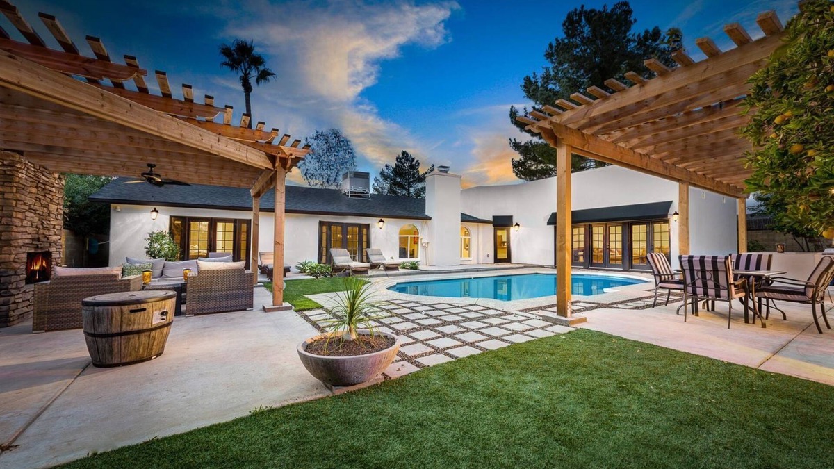 La Paz At Desert Springs House | Kierland Retreat w/Heated Pool & Outdoor Fireplace