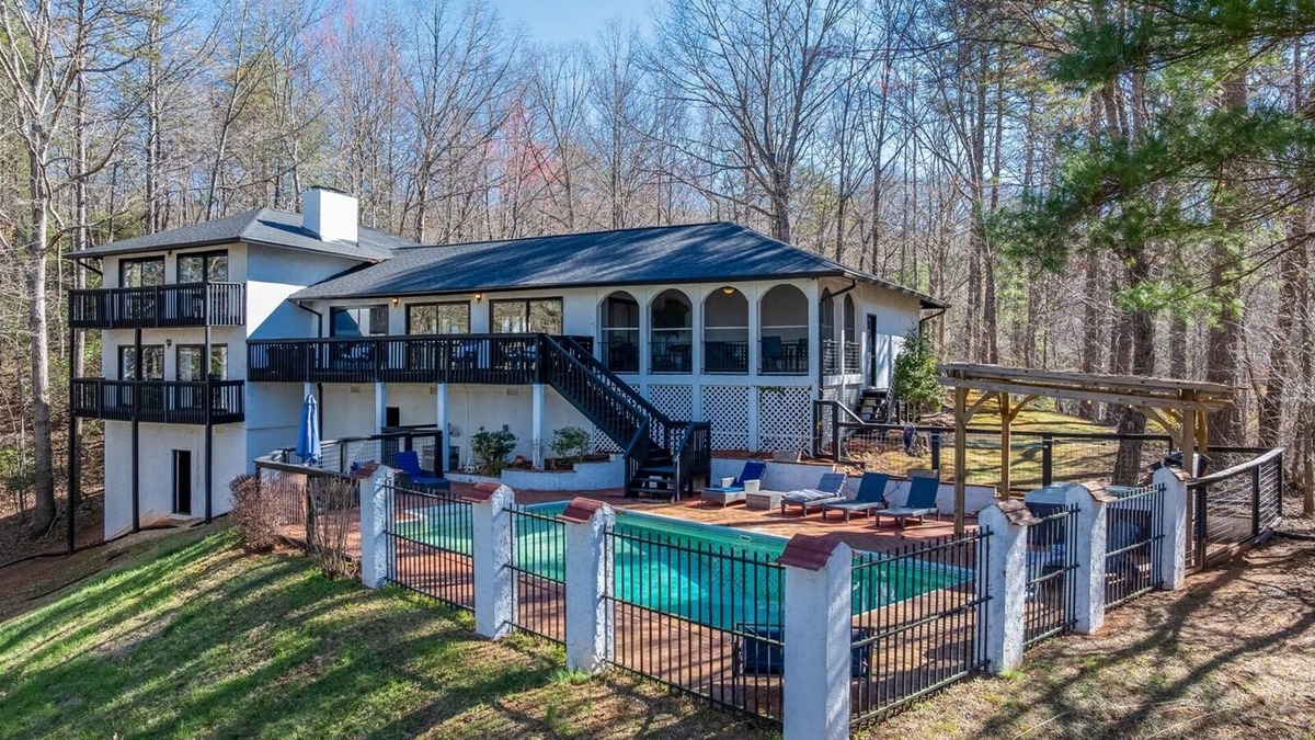 Helen House | Kies Poolside Mountain Villa- Prime Location Near Downtown Helen