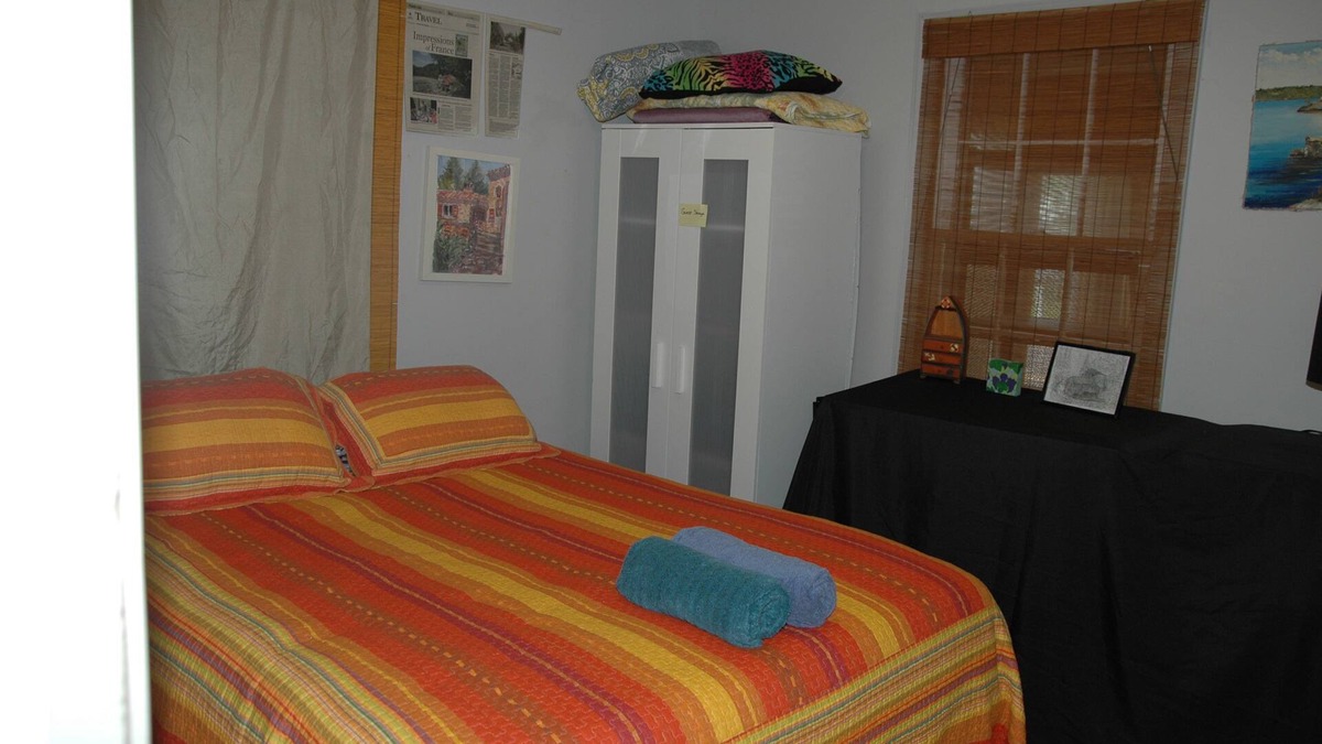 Colonial Beach Cottage | Kiki Cottage with Golf Cart. near restaurants and beaches