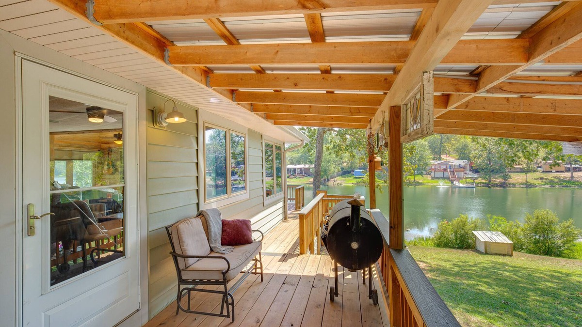 Kilgore Cottage | Kilgore Lakefront Home w/Private Dock & Pier!