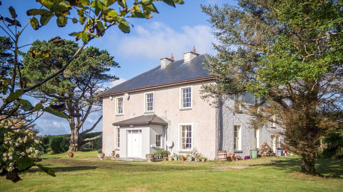 Clifden Ski Chalet | Kill House an elegant historic property