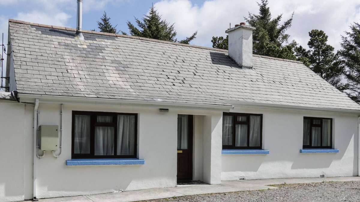Tully Cottage | KILLARY BAY VIEW HOUSE, family friendly in Tully, County Galway