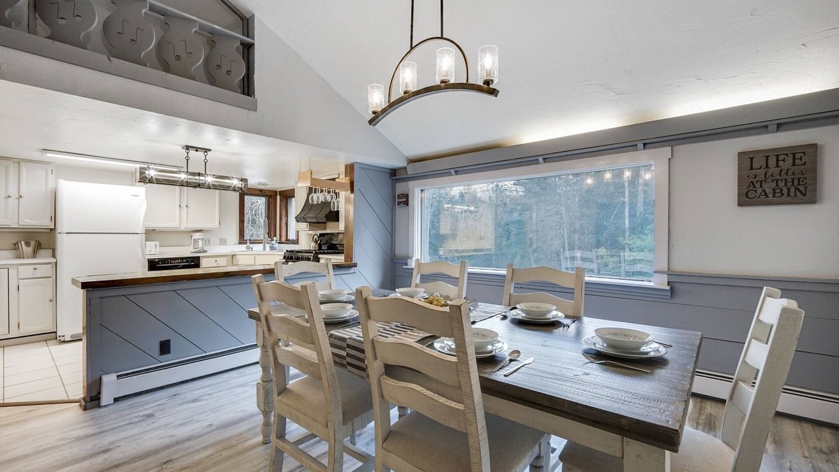 Killington House | Killington Mountain Home! HotTub & 5 min to Skiing! by RedAwning