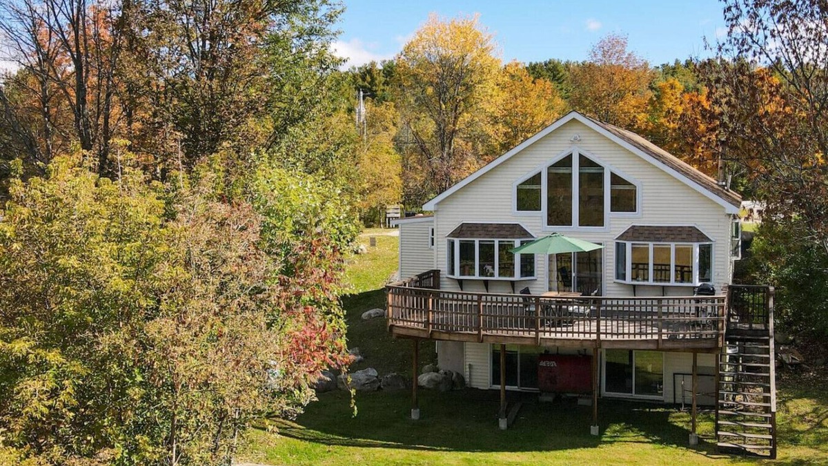 Clarendon House | Killington Retreat | Deck-Fire Pit-Mountain Views!