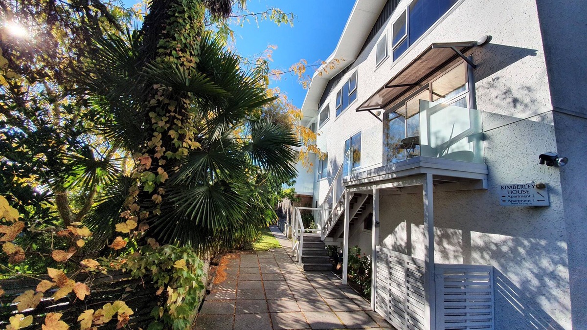 Nelson House | Kimberley House - 6-bedroom home in a fantastic Nelson waterfront location.