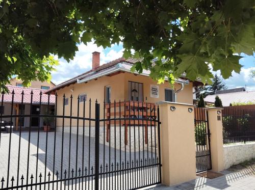Tiszakecske Apartment | Kincsem Vendégház