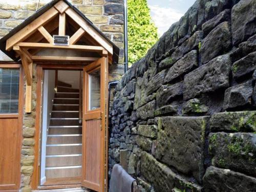 Padfield House | Kinder Apartment Central Glossop