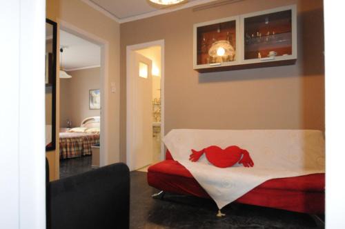 Agii Apostoli Apartment | Kinetta Apartments
