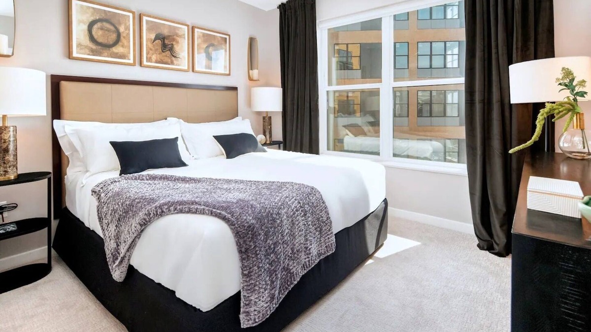 The Hill Apartment | King 1BR Apt w/Cozy Den & Luxury Amenities