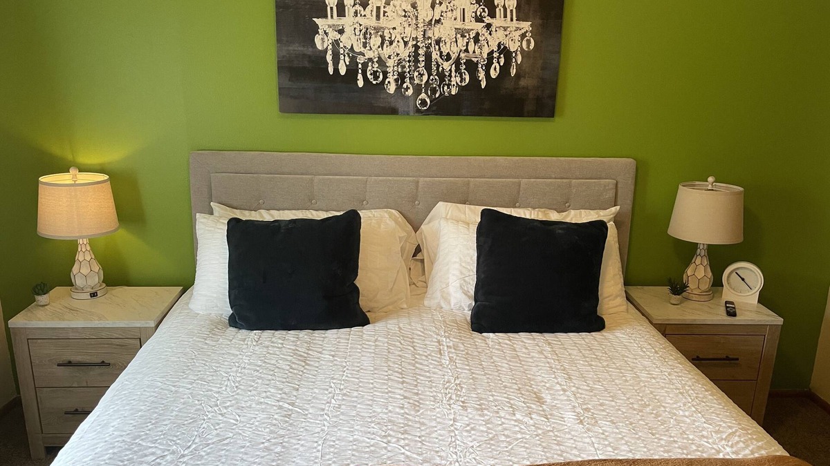 Madison Apartment | King | 5min Hosp | 10min Airport | 300 Mbps