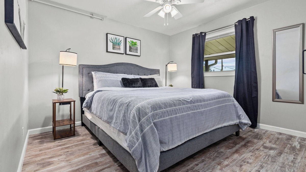 Appleton House | King bed 2BR Suite in the Heart of Appleton