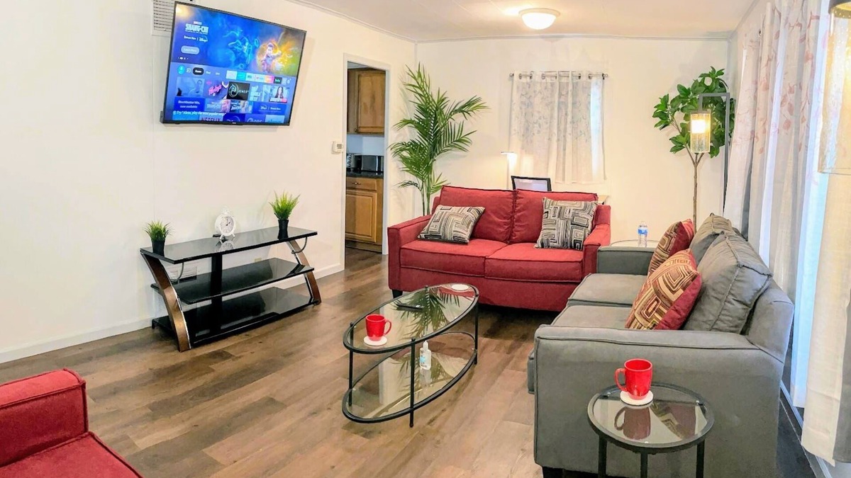 Waukegan House | ☆King Bed/3 bds Home near Naval Base - 6Flags - Casino☆