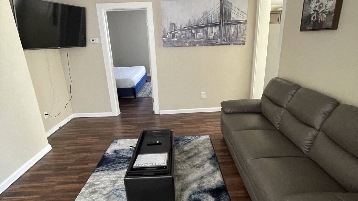 Sharon Hill Apartment | ✪King Bed Apartment✪ in Suburbs | Perfect Long Term Stay