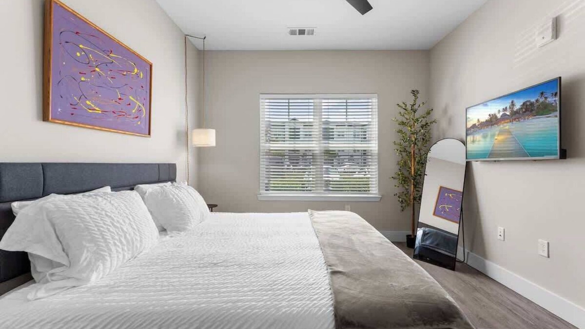 Southeast Orlando Apartment | King Bed Apt Pets allowed Top Amenities Near Parks
