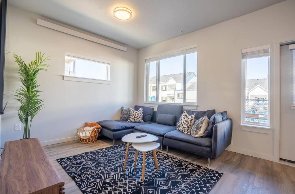 Vancouver Apartment | King Bed Boho Design near Local Coffee Shop & Grocery Store