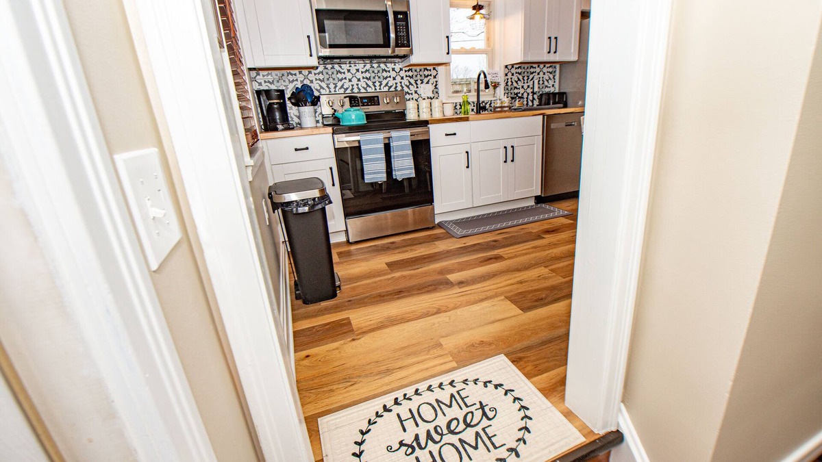 Cheektowaga House | KING BED- BRAND NEW FARMHOUSE II