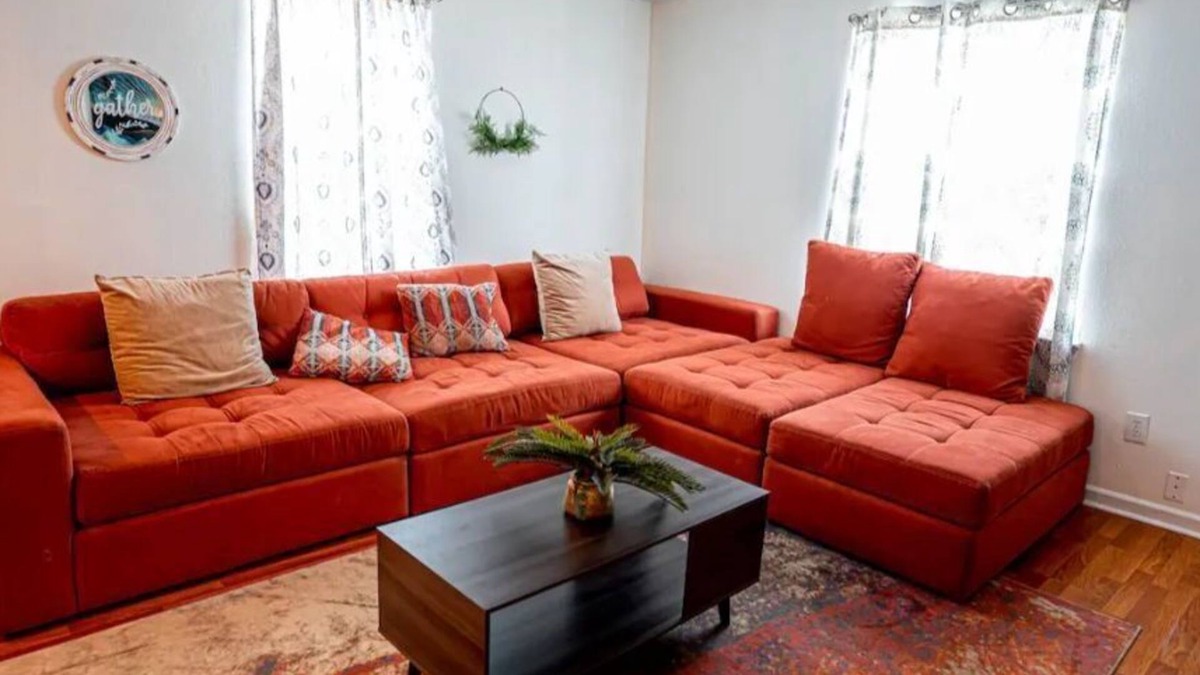 Milneburg House | King Bed Close to FQ W Cornhole & Grill