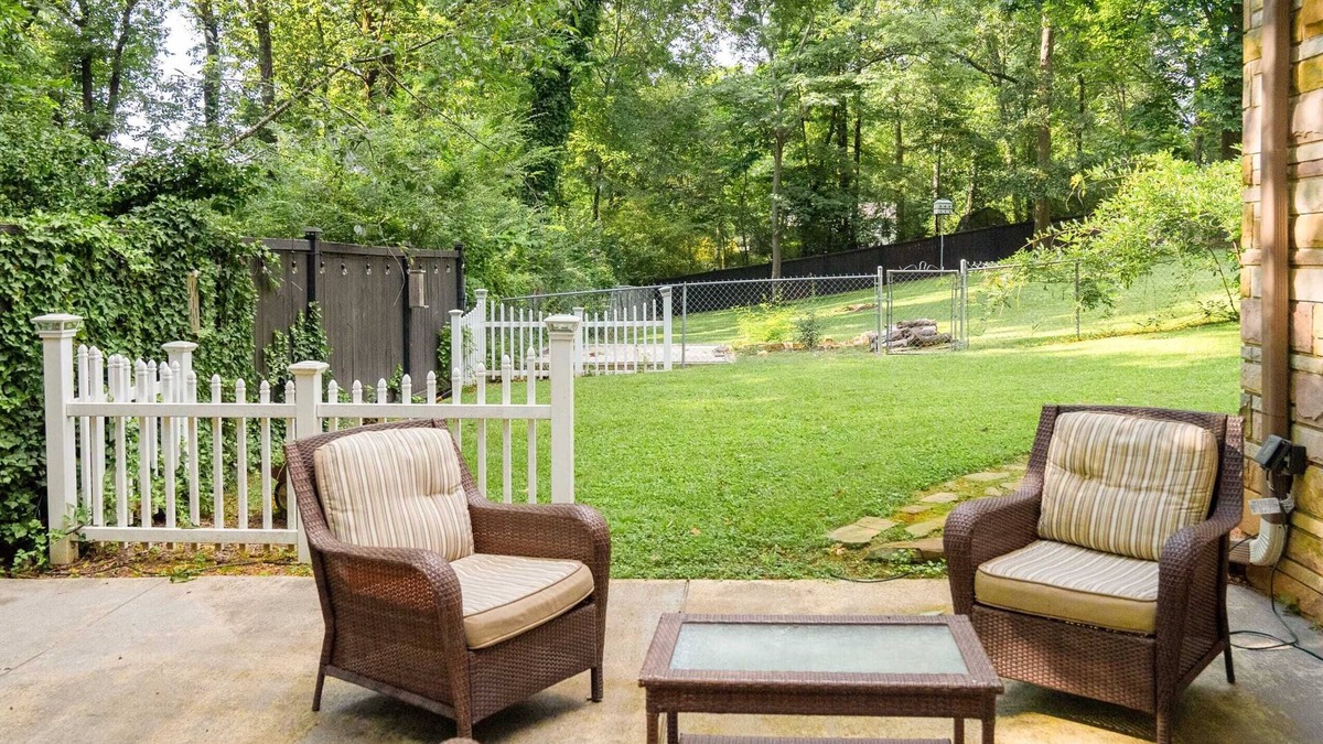 New Castle Apartment | King Bed, Comfy Space, No Cleaning Fee
