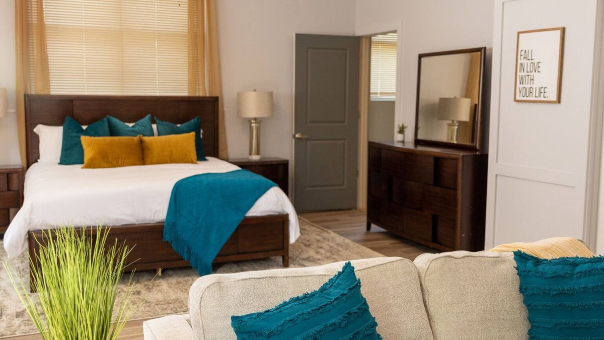 NoDa Condo | King Bed Condo in Walkable Neighborhood w/Desk & WIFI