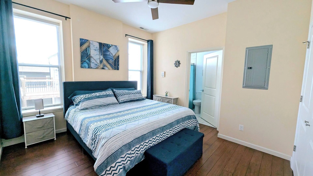 The Gate Apartment | King-Bed Cozy Apartment near SSM Hospitals- Unit H