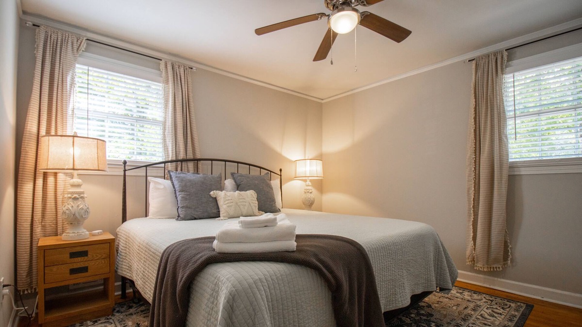 Taylors House | King Bed - Family Friendly - Grill - Fire Pit