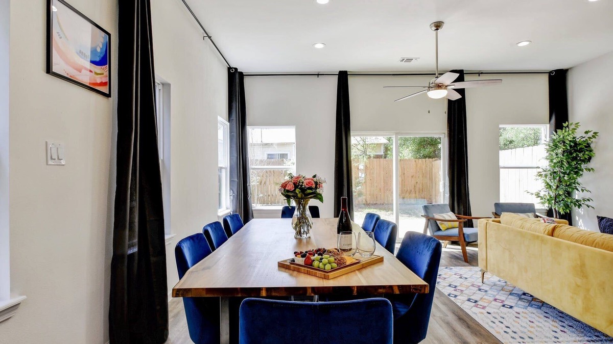 Denver Heights House | King Bed, Family Stay, Near Riverwalk, Food & Fun!