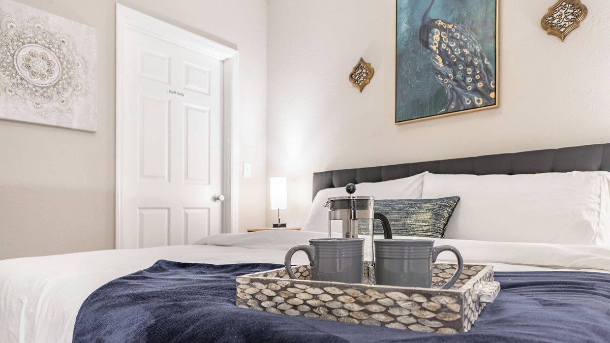 Huntsville Apartment | King Bed, Fast WiFi, Gym, Free Parking