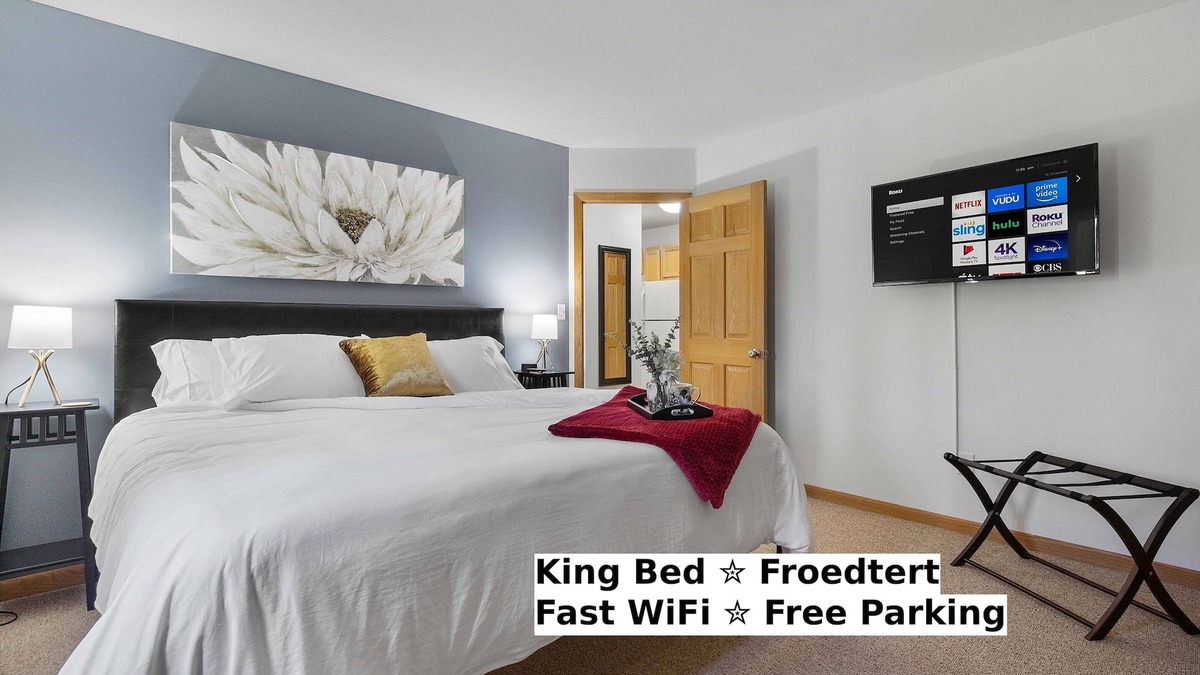 Wauwatosa Apartment | King Bed-FAST WiFi - Near Froedtert - Undrgrd Parking