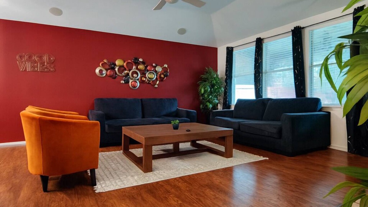 Aubrey House | King Bed + Foosball | Perfect Crew Crash Pad!