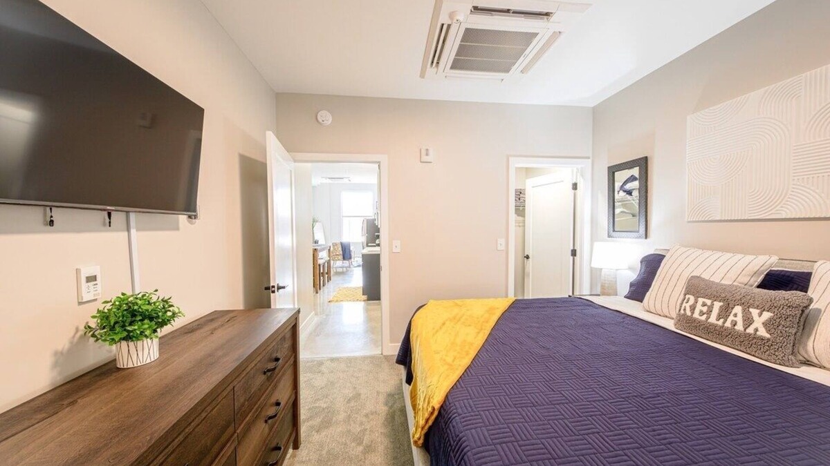 Downtown Cincinnati Apartment | King Bed, Free Parking, Near Stadium