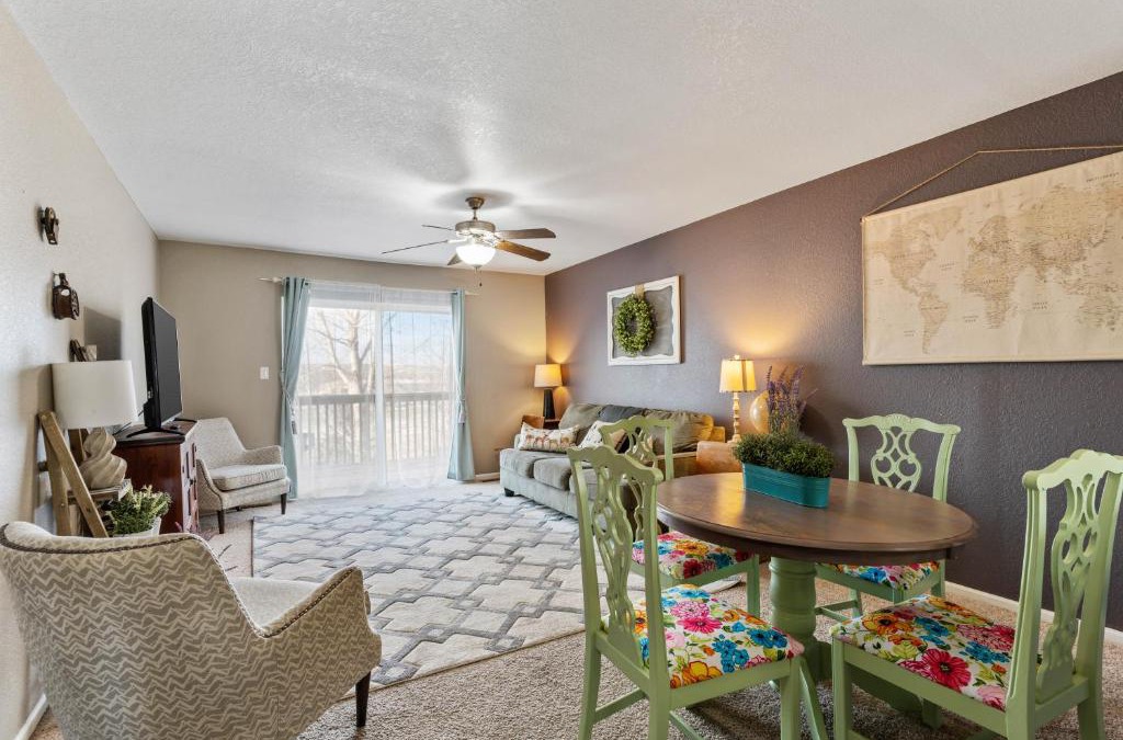 Manhattan House | King Bed, Garage and Free Parking, Scenic Deck KMN1213