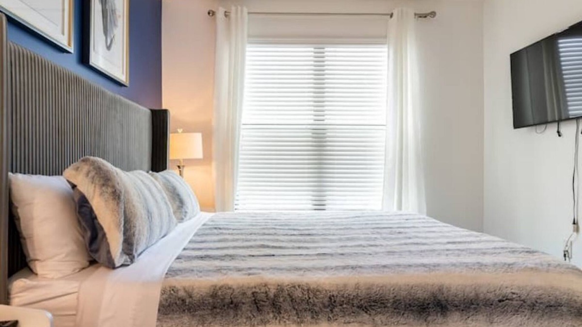 North Decatur Apartment | King Bed -Message me for Spring Special