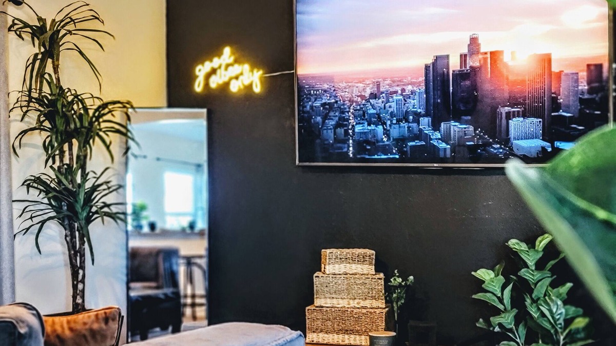 Compton House | 🌊King bed - near SoFi and LAX - free onsite parking