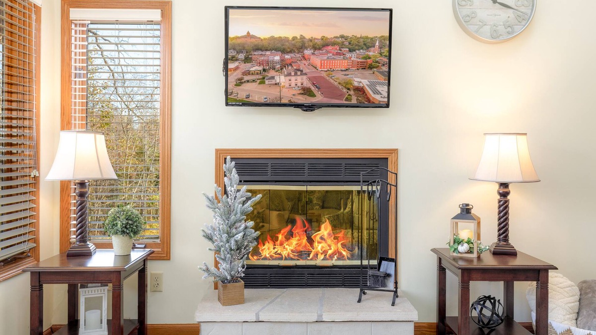 The Galena Territory Villa | King bed, Peaceful, Wood Fireplace, Near Trails, Golf, Spa