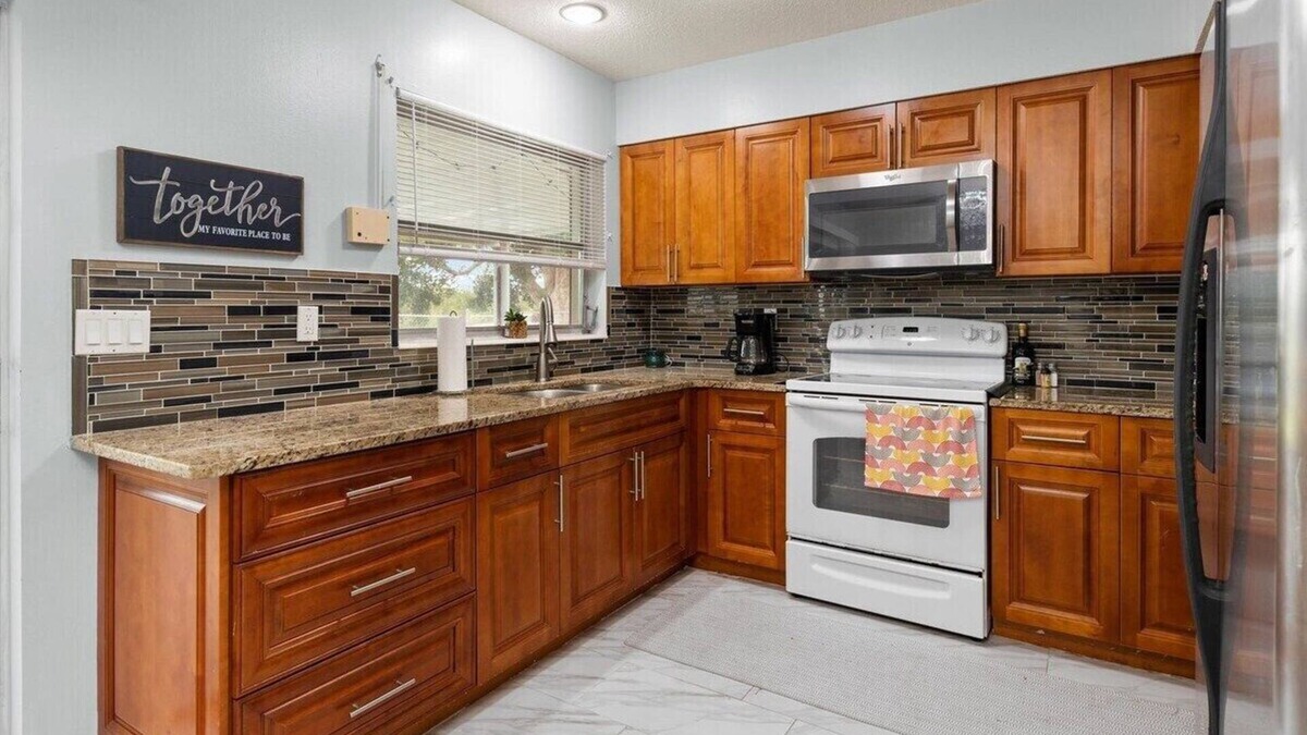 Port Charlotte House | King Bed Pet Friendly Quiet&Comfortable