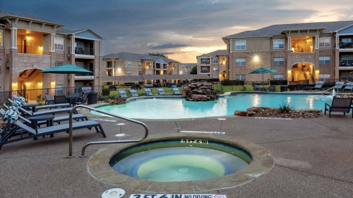 McKinney Apartment | King Bed-Pool-Gym-Pet Friendly-Spacious-Family Friendly