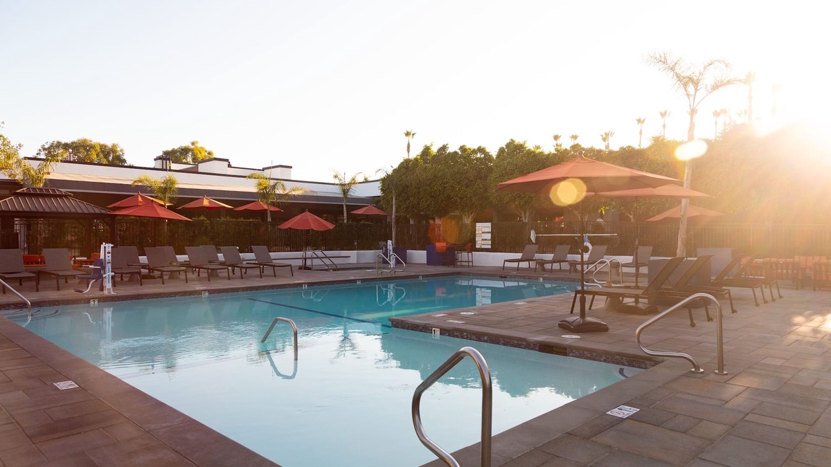 Thousand Oaks Condo | King Bed, Pool, Hot Tub, Mountain Views