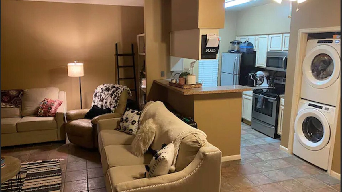 Beaumont Condo | KING Bed, Pool, TV Sports Pack, WiFi, Washer and Dryer in Unit!