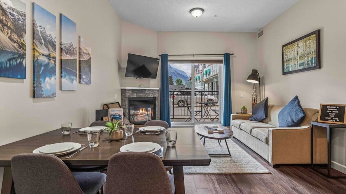 Canmore Hotel | King Bed | Pool w/slide | Mountain Views | Hot Tub