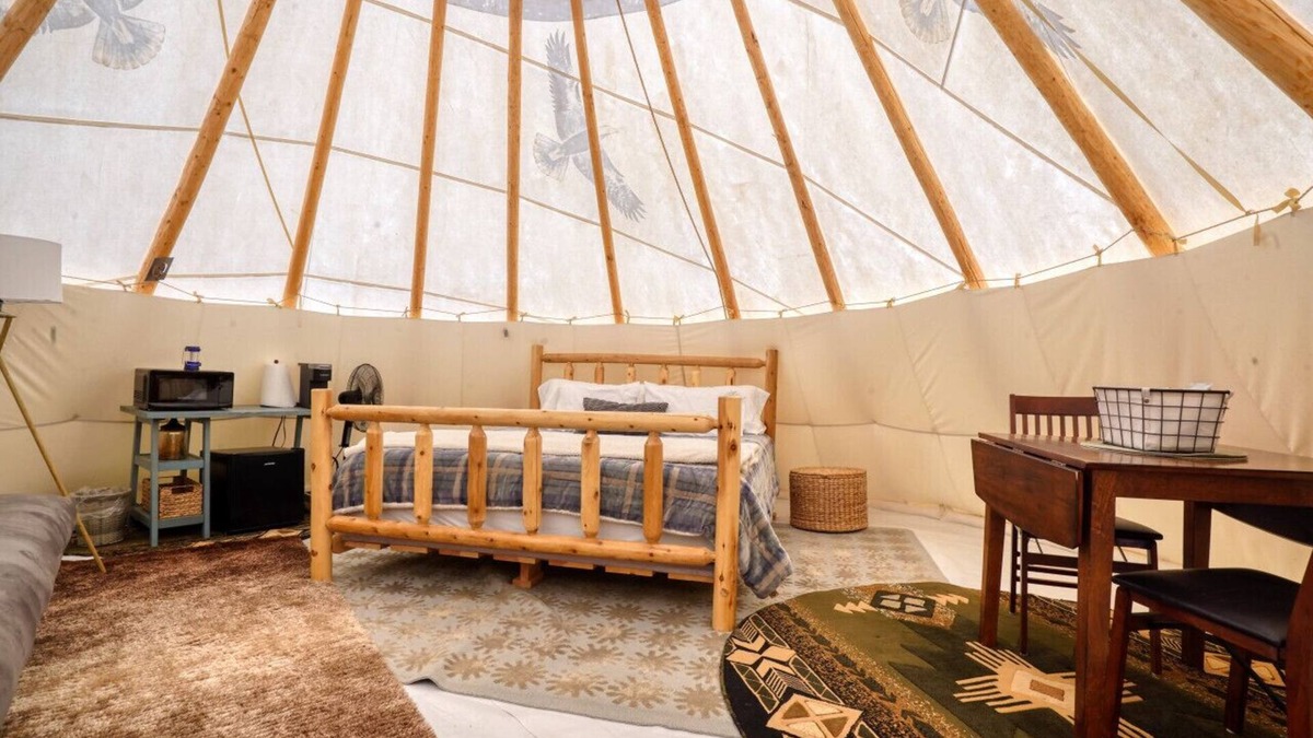 Hot Springs RV Rental | King Bed & Private Bath - Black Hills Eagle Tipi