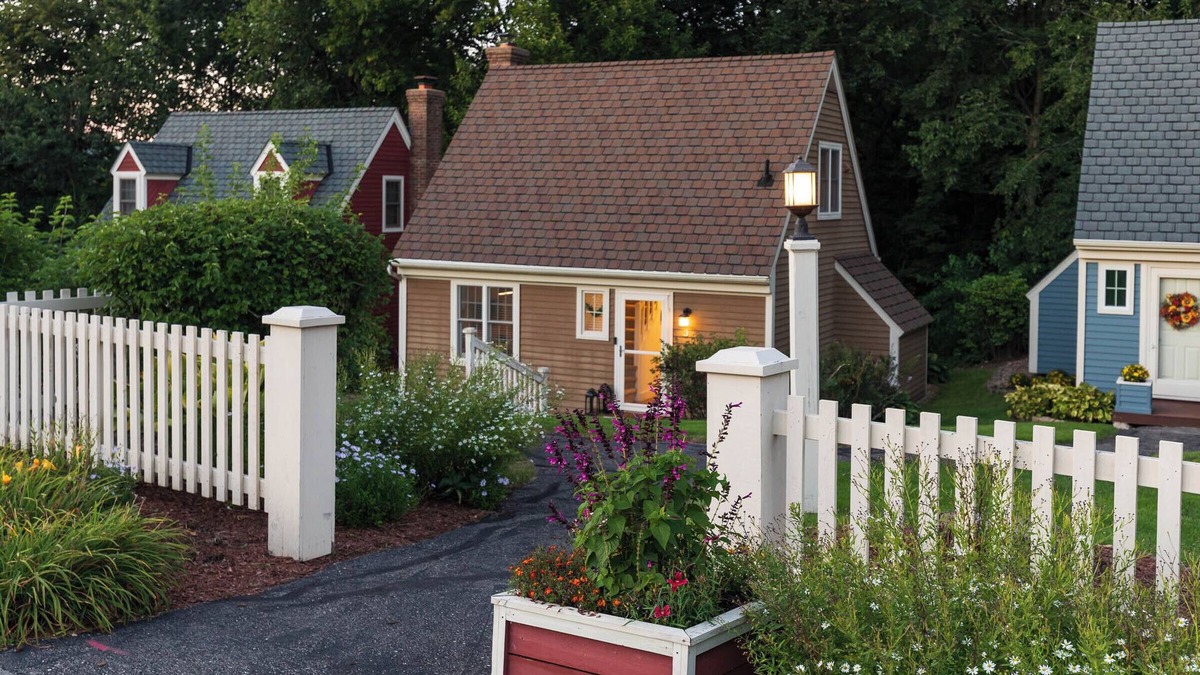 The Galena Territory House | King Bed 'Romantic Tiny Home Escape' Cozy up!