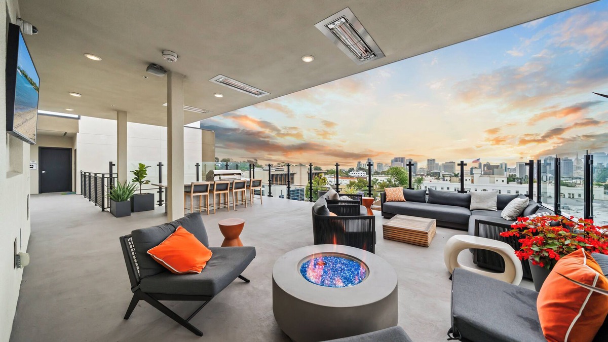 Bankers Hill Apartment | King Bed & Rooftop Views Prime Bankers Hill near Balboa Park