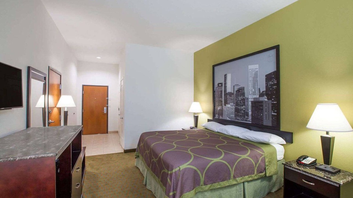 La Porte Hotel | King Bed Room, Scottish Inns La Porte, Free Parking, Near Sylvan Beach Park