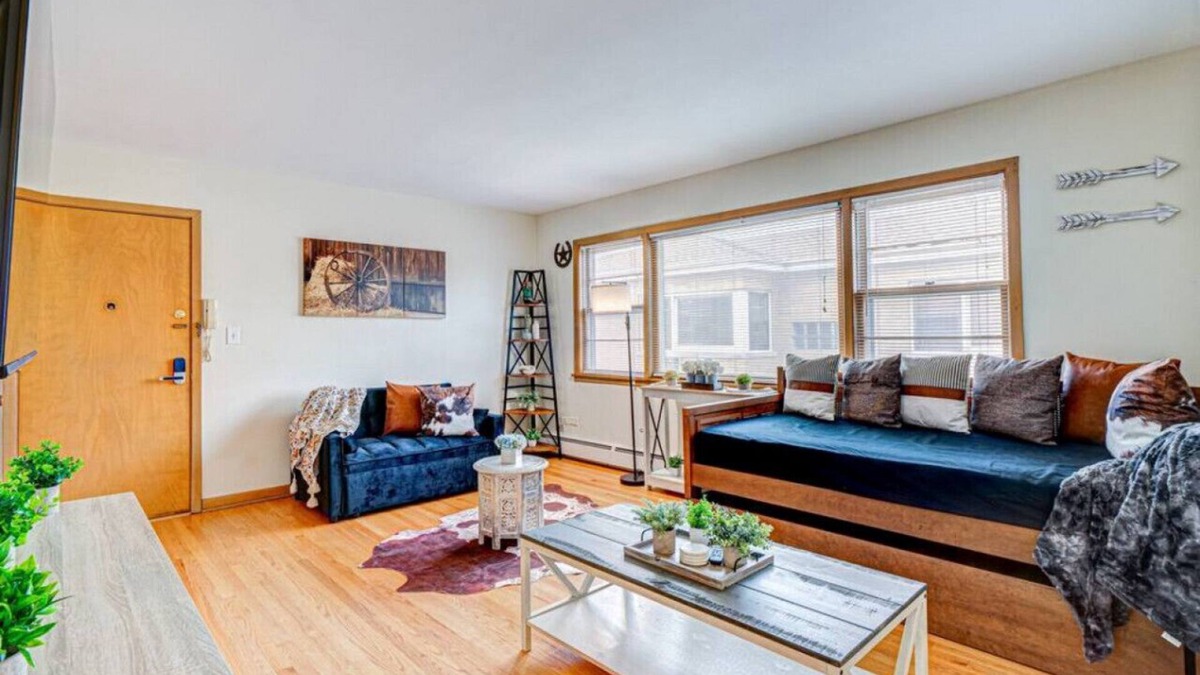 Elmwood Park Apartment | King Bed | Smart TV | Historic Location