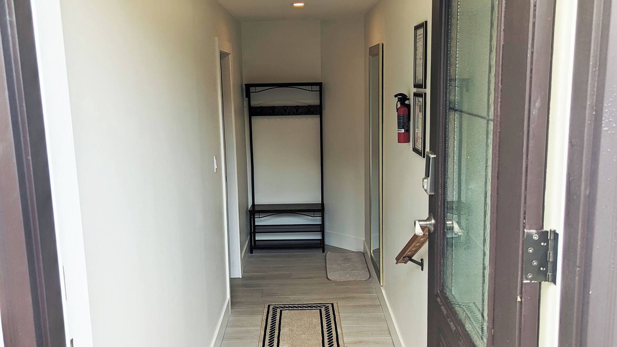 Southeast Kelowna House | King Bed Studio Suite with BBQ