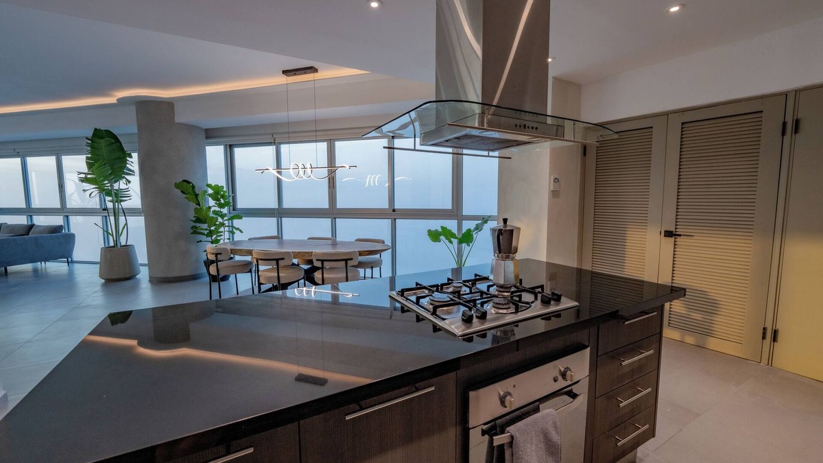 Calidonia Apartment | King Bed Suite/280 Degree View/500mbs WiFi