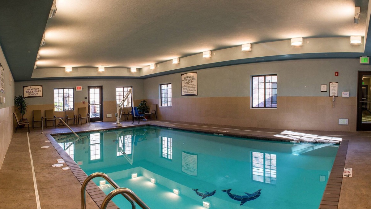 Schererville Condo | King Bed Suite | Indoor Pool. Free Breakfast.
