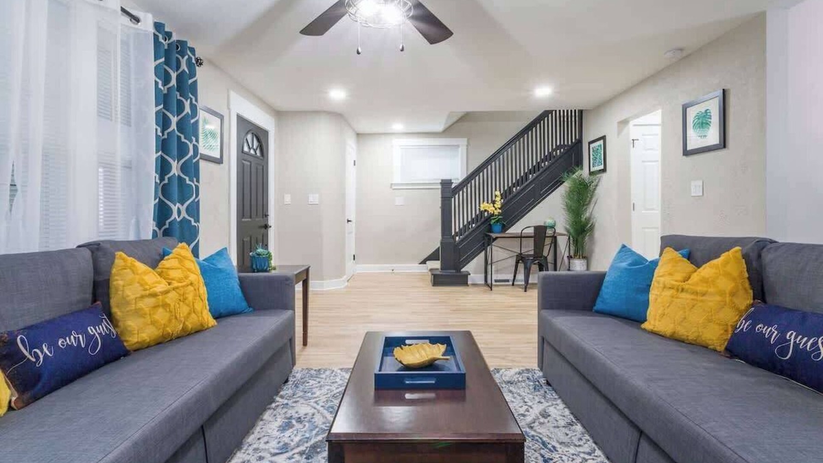 Joliet House | King Bed Suite, *Spacious Newly Remodeled House*