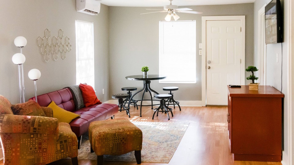 Denver Heights House | King Bed Suite with Home Theater/Game room near downtown/At&t center/alamodome